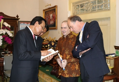 sultan van Yogyakarta Carel Stolker Marrik Bellen